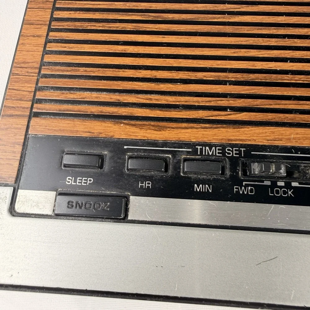 Vintage General Electric Faux Woodgrain Digital Alarm Clock Radio 74675A WORKING